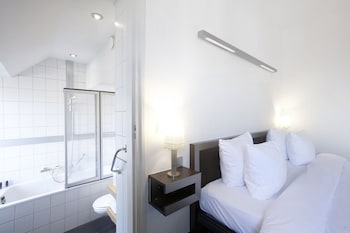 Minibar, in-room safe, desk, iron/ironing board