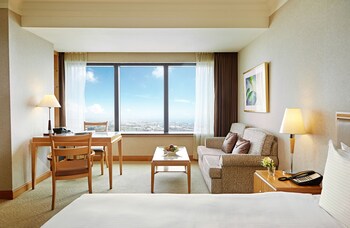 Complimentary wireless Internet access