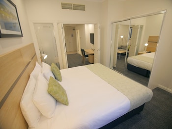 1 bedroom, in-room safe, desk, iron/ironing board