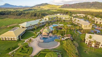 4 outdoor pools