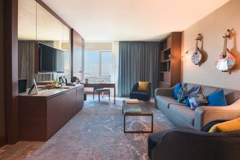 Allergikerbettwaren, Minibar, Zimmersafe, Schreibtisch