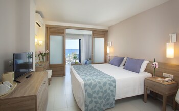 Blackout curtains, free WiFi, linens