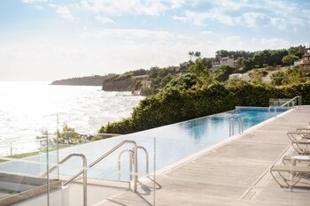 3 outdoor pools