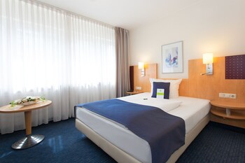 Allergikerbettwaren, Minibar, individuell eingerichtet, Schreibtisch