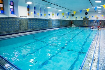 2 indoor pools