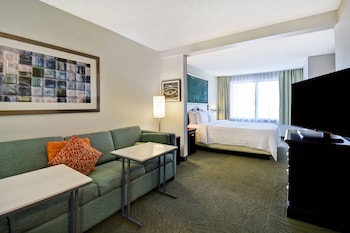 Premium bedding, down duvet, in-room safe, desk