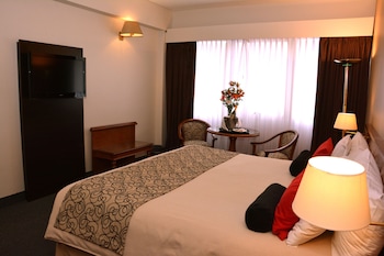 Premium bedding, in-room safe, desk, free WiFi