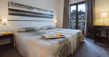 In-room safe, individually decorated, individually furnished, desk