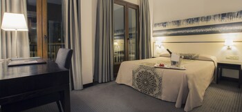 In-room safe, individually decorated, individually furnished, desk