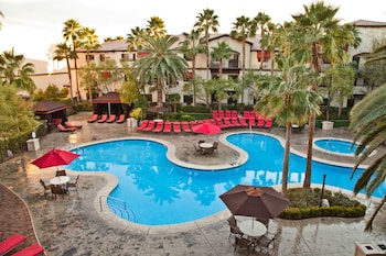 2 outdoor pools, pool umbrellas
