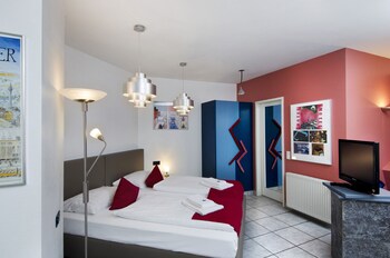 Hochwertige Bettwaren, Daunenbettdecken, Pillowtop-Betten, Minibar