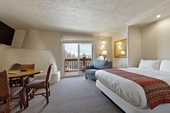 Premium bedding, iron/ironing board, free cribs/infant beds, free WiFi