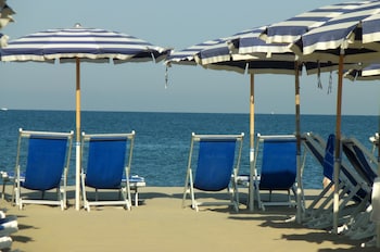 Private beach, beach umbrellas, beach towels, beach bar