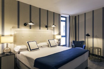 Minibar, in-room safe, desk, blackout drapes