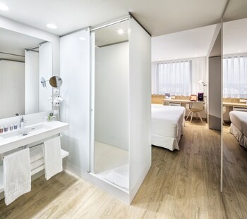 Coffre-forts dans les chambres, bureau, rideaux occultants