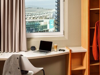 Een kluis op de kamer, een bureau, gratis babybedden, gratis wifi