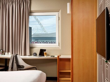 Een kluis op de kamer, een bureau, gratis babybedden, gratis wifi