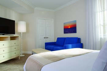 2 bedrooms, in-room safe, desk, iron/ironing board