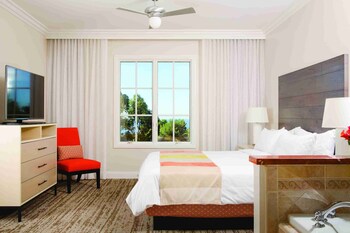 2 bedrooms, in-room safe, desk, iron/ironing board