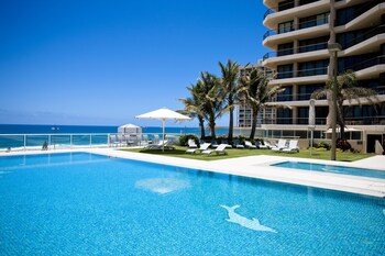 2 outdoor pools