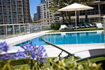 2 outdoor pools