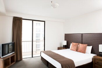In-room safe, iron/ironing board, WiFi, linens