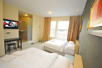 In-room safe, free WiFi