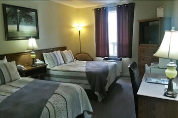Desk, iron/ironing board, free WiFi