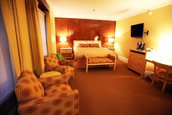 In-room safe, desk, iron/ironing board, free WiFi