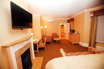 40-inch flat-screen TV with cable channels, iPod docking station