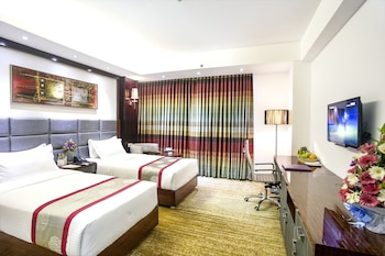 Minibar, in-room safe, desk, iron/ironing board