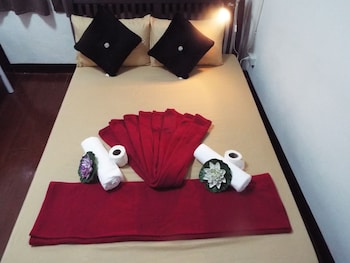 2 bedrooms, laptop workspace, soundproofing, free WiFi