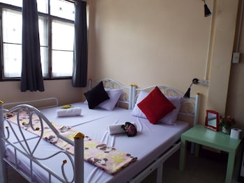 2 bedrooms, laptop workspace, soundproofing, free WiFi