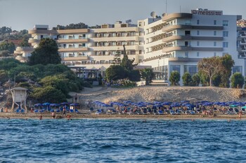 Plage, serviettes de plage, beach-volley, bar de plage