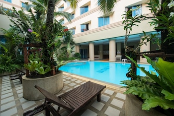 Outdoor pool, pool loungers