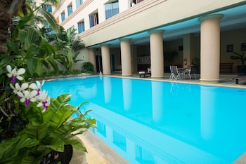Outdoor pool, pool loungers