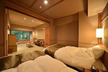 Premium bedding, free WiFi, linens