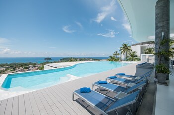 Infinity pool