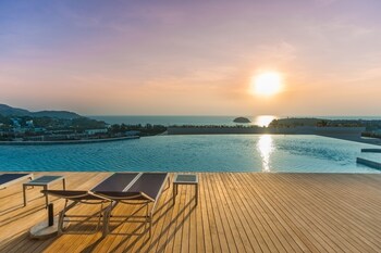 Infinity pool