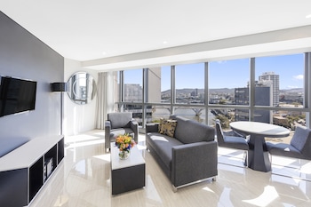 Premium bedding, in-room safe, desk, laptop workspace