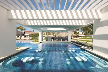 6 piscinas al aire libre (de 7:00 a 18:00), tumbonas