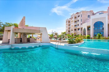 3 outdoor pools