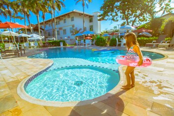 Piscina interna, piscina externa, guarda-sóis, espreguiçadeiras
