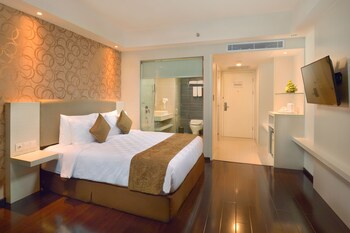Premium bedding, minibar, in-room safe, desk