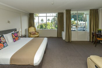 In-room safe, desk, iron/ironing board, free WiFi