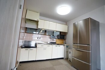 Fridge, microwave