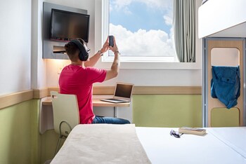 Cortinas blackout, Wi-Fi de cortesia, roupa de cama