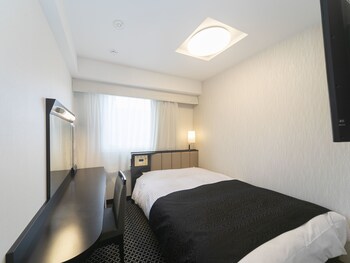 Down duvet, in-room safe, desk, free WiFi