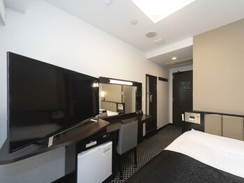 Down duvet, in-room safe, desk, free WiFi