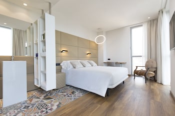 Ropa de cama de alta calidad, minibar, caja fuerte y escritorio